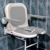 Siège pour mur douche fortissimo avec découpe à l'avant de l'assise repliable complétement sur le mur
