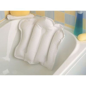 Oreiller de bain gonflable recouvert d'un tissu éponge blanc