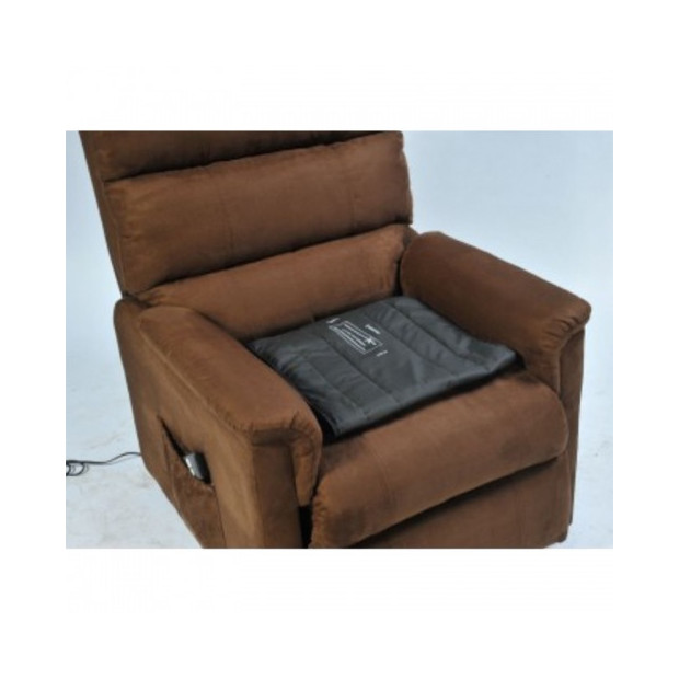Coussin de siège antidérapant qui ne glisse que dans un sens  pour redresser une personne dans le fond du fauteuil