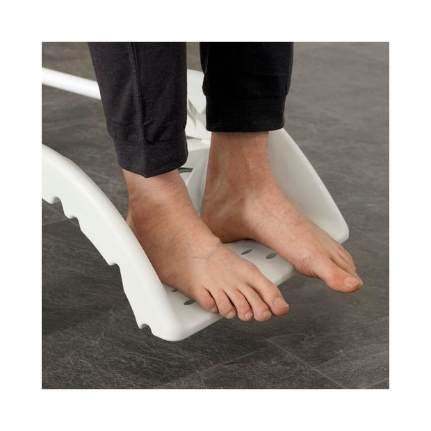 Chaise de douche & wc avec roues Etac Clean repose pieds ajustable ajouré