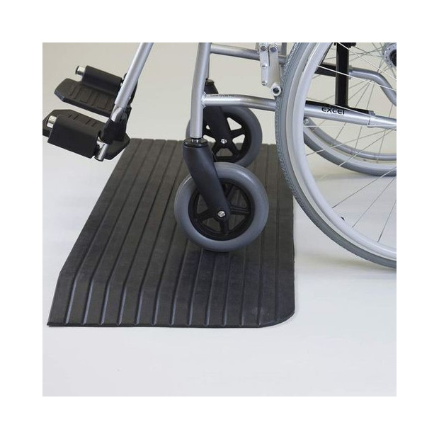 Rampe De Seuil,Rampe Seuil pour Fauteuil Roulant avec Surface AntidéRapante  Et AntidéRapante,Rampe Seuil Caoutchouc pour Fauteuil Roulant Et Scooter, Rampes Caoutchouc Portables pour Voitures Tondeuse : : Hygiène et  Santé