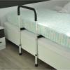 Barre d'appui de lit réglable partie horizontale fixation entre le matelas et sommier