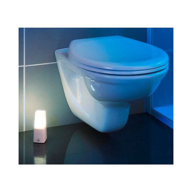 Lumière LED détecteur de mouvement éclairant les toilettes