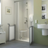 banc de douche rabattable dans une salle de bain