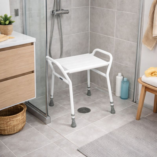 tabouret de douche design dans une salle de bain