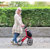 FEMME MARCHANT AVEC UN DEMABULATEUR LET S GO OUT ROUGE